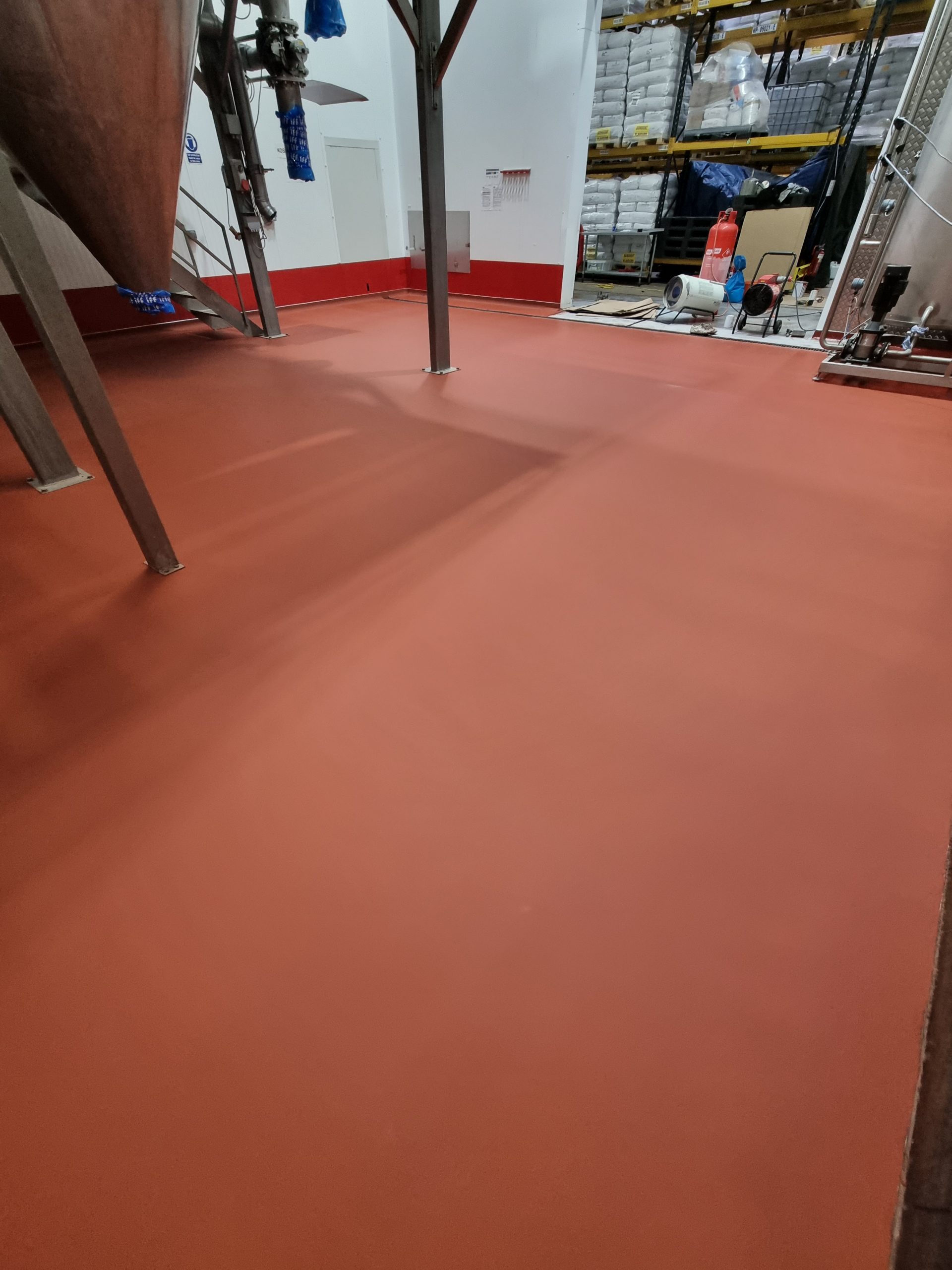 Polyurethane screed flooring for food and industrial environments