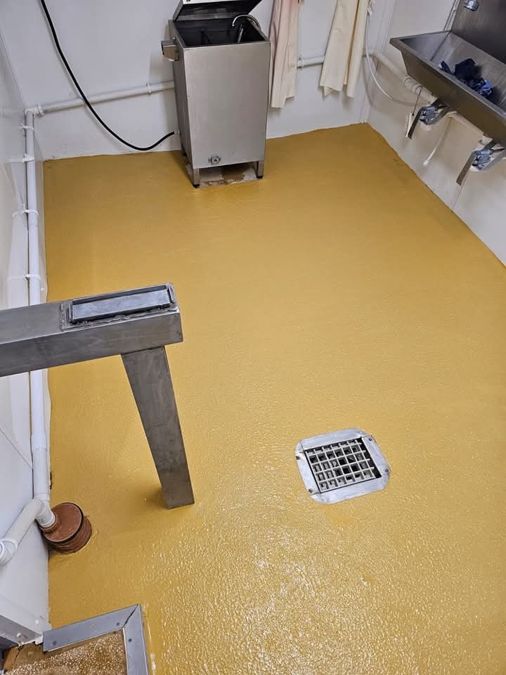 Heavy duty polyurethane screed flooring for industrial sites