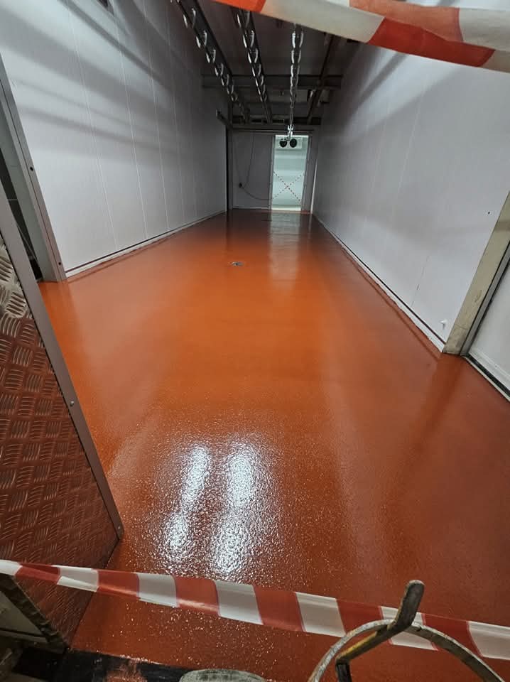 Slip-resistant polyurethane flooring for wet commercial areas