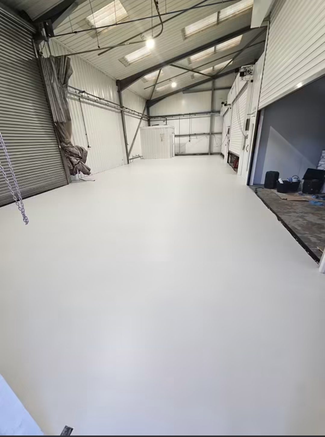 Wide view of completed RAL 7035 manufacturing resin flooring at Eriez Magnetics Europe
