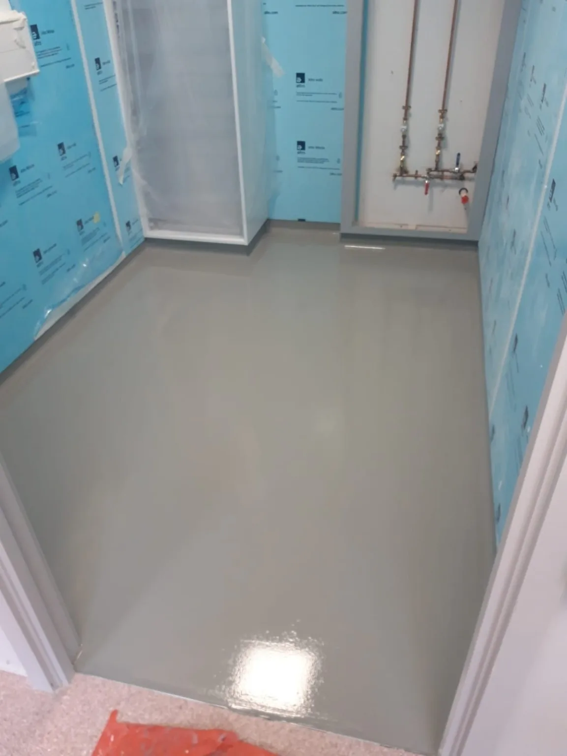 9mm heavy-duty polyurethane screed flooring in a pharmaceutical manufacturing room